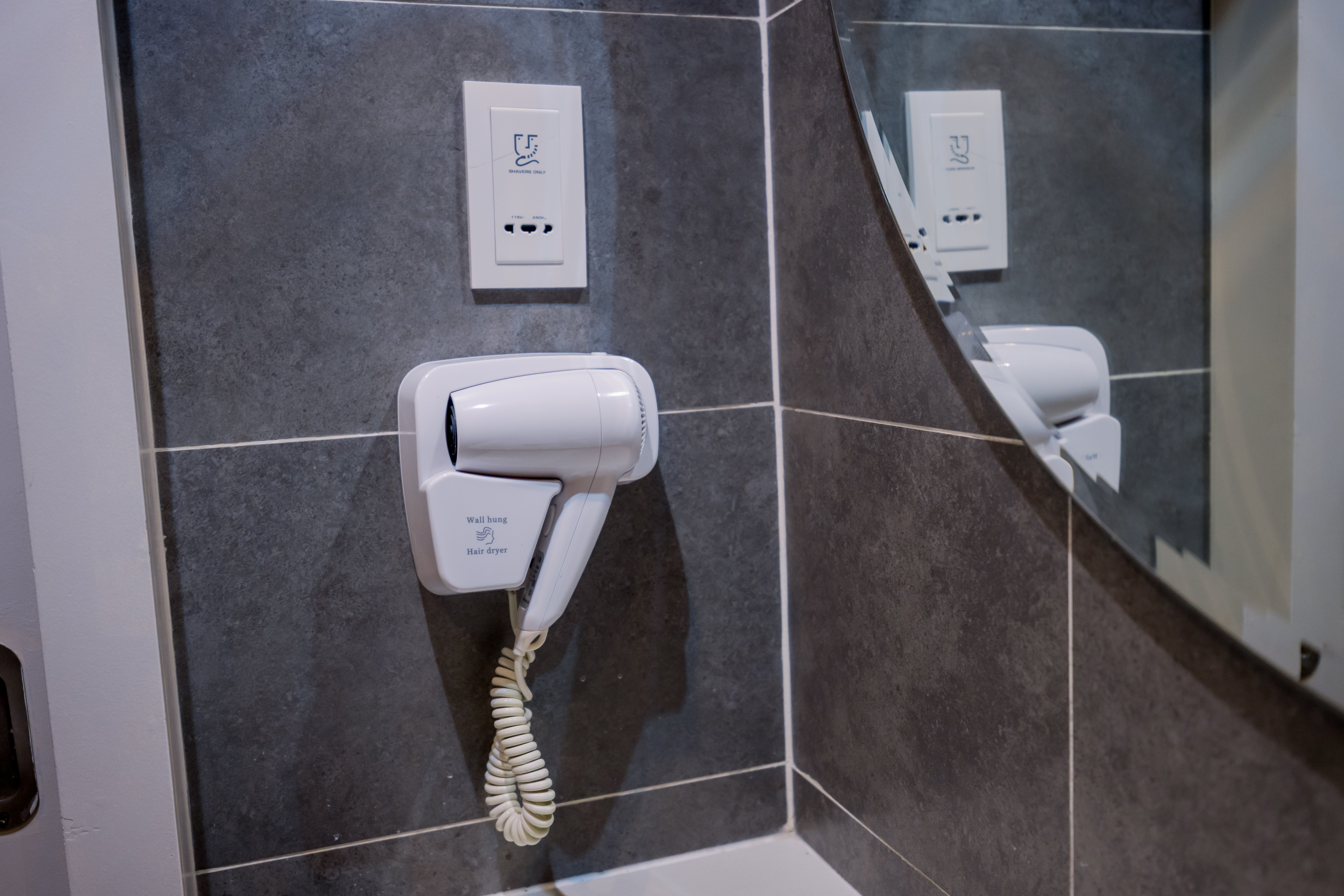 Hair dryer