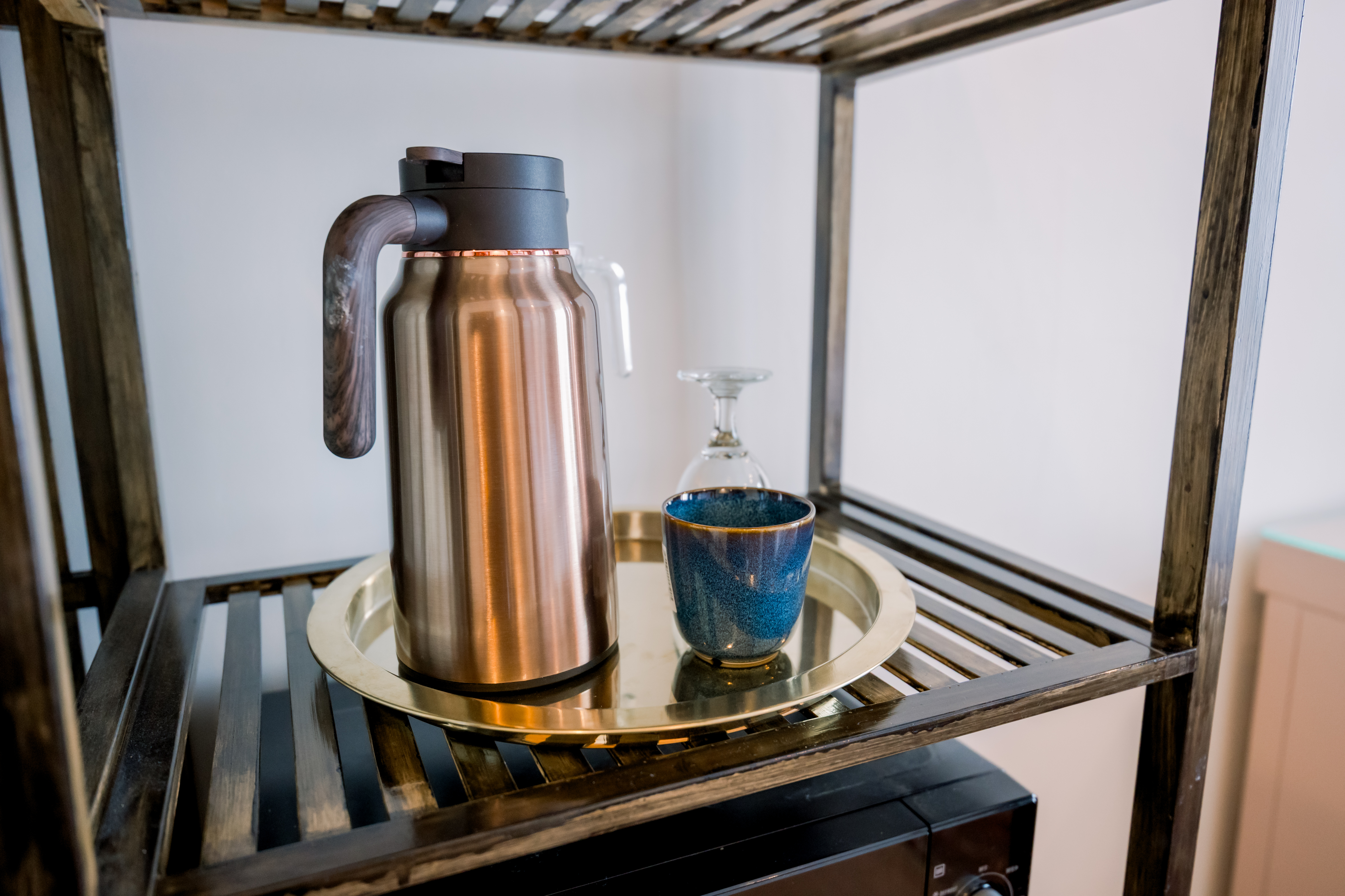 Electric kettle and refreshments